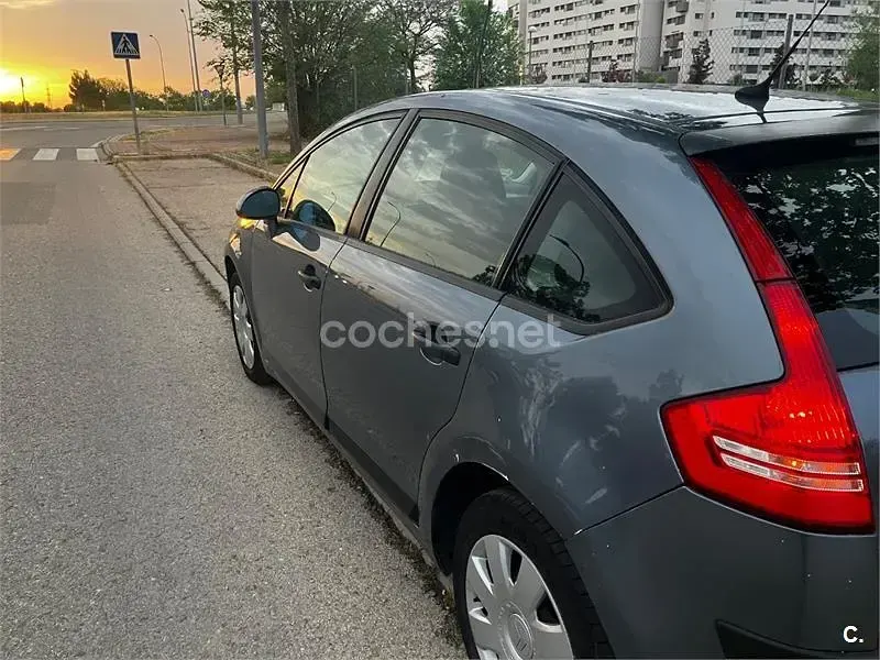Usado Citroën C4 110 CV (80 kW) 2006 Azul Berlina