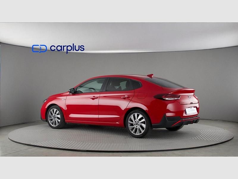Usado Hyundai i30 N Line 120 CV (88 kW) 2021 Fiery red (metalizado) Utilitario