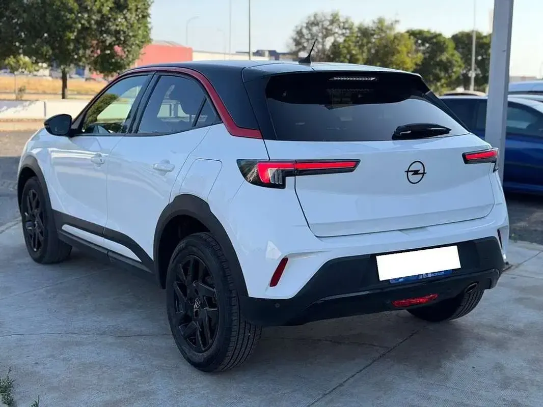 Usado Opel Mokka GS Line 110 CV (80 kW) 2022 Blanco SUV