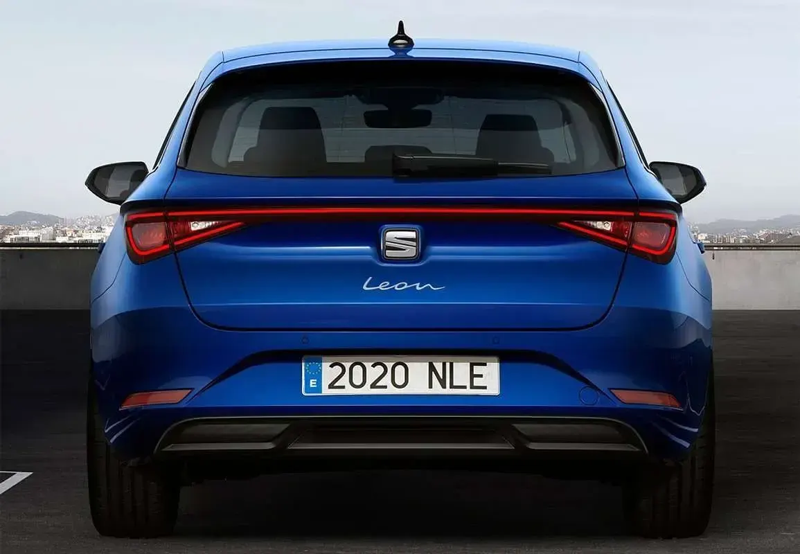 Käytetty Seat Leon ST FR 131 HP (96 kW) 2023 Sininen Farmari