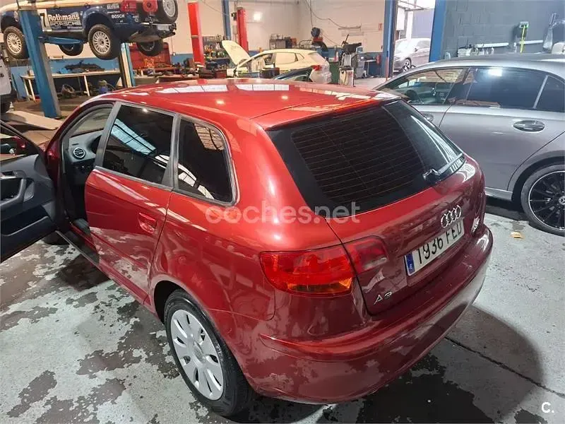 Usado Audi A3 Sportback Attraction 140 CV (102 kW) 2007 Granate Utilitario