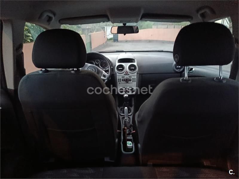 Usado Opel Corsa Cosmo 85 CV (62 kW) 2011 Granate Utilitario