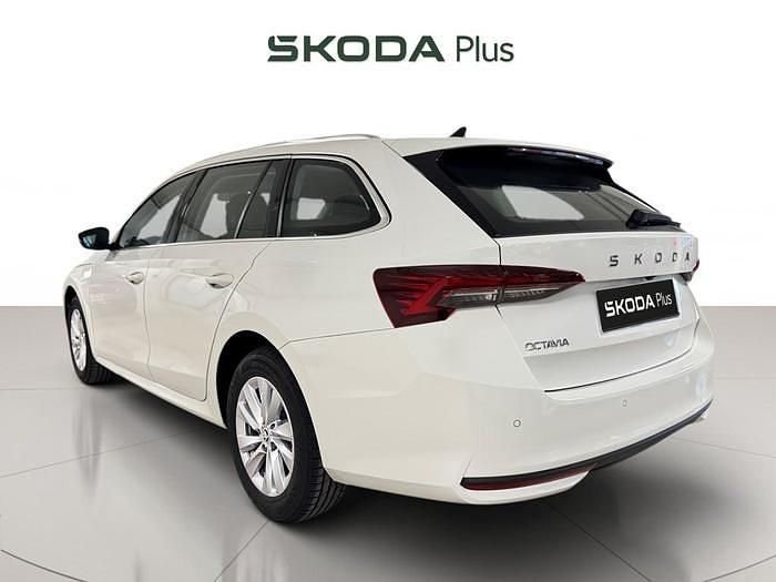 Blanco Usado 2024 Skoda Octavia Selection Familiar | 31.040 € (Buen precio) - Imagen 1/4