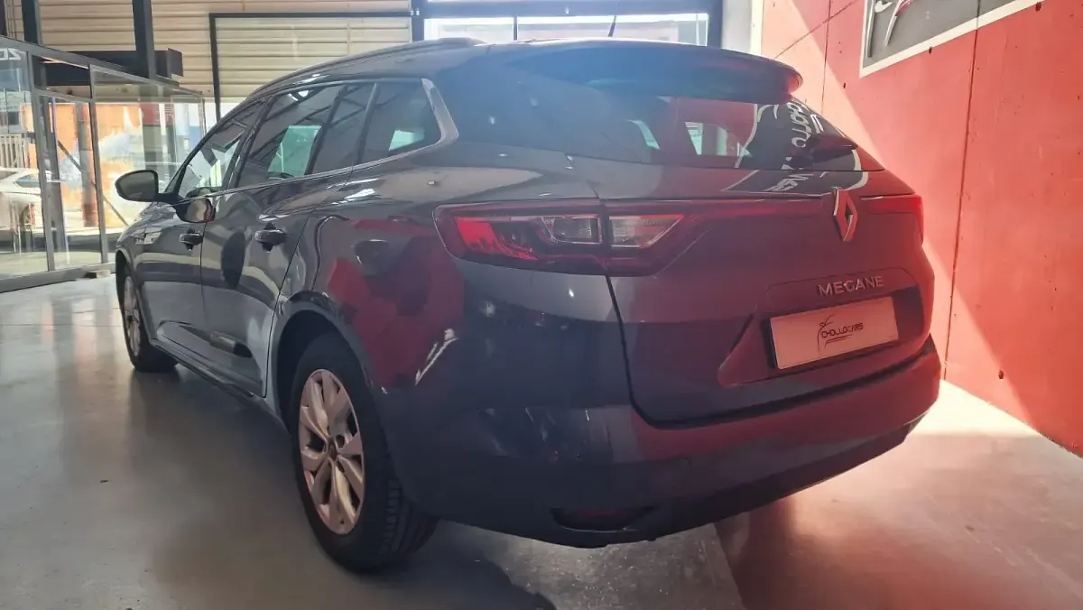 Usado Renault Mégane IV Life 115 CV (84 kW) 2020 Gris / plata