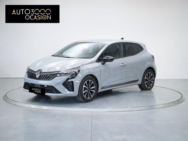 Usado Renault Clio V Techno 100 CV (73 kW) 2025 Gris / plata Berlina