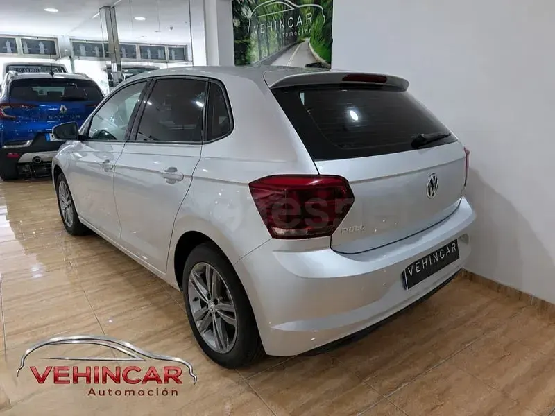 Usado VW Polo Advance 95 CV (69 kW) 2020 Gris / plata Utilitario