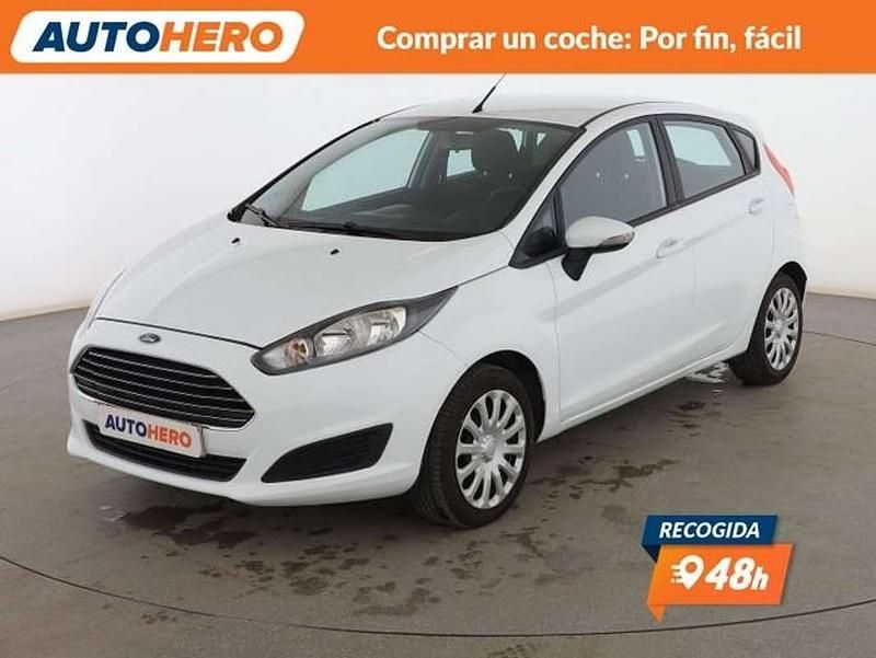 Usado Ford Fiesta Trend 82 CV (60 kW) 2015 Blanco Berlina
