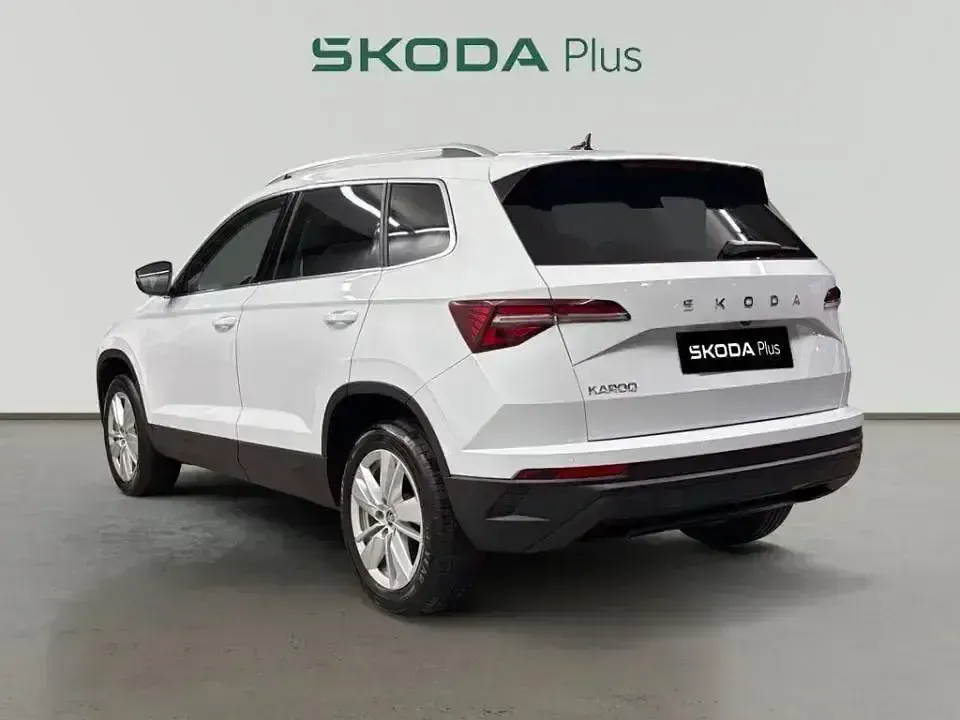 Usado Skoda Karoq Selection 150 CV (110 kW) 2025 Blanco SUV