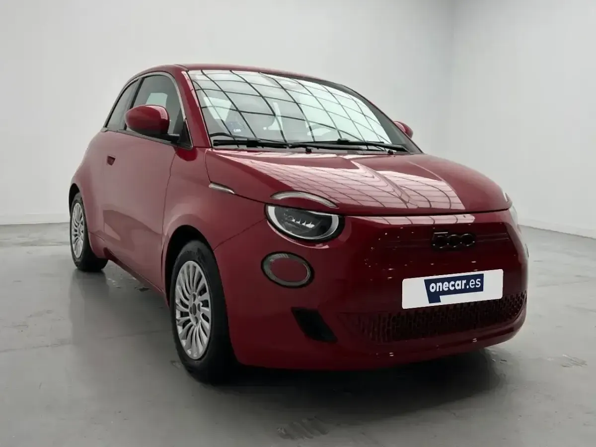 Usado Fiat 500e Red 86 kW (118 CV) 2023 Rojo Descapotable