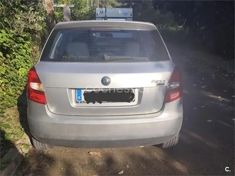 Usado Skoda Fabia 80 CV (58 kW) 2008 Gris / plata Berlina