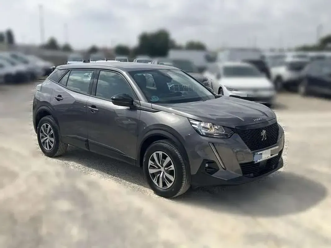 Usado Peugeot 2008 Active 110 CV (80 kW) 2022 Gris SUV