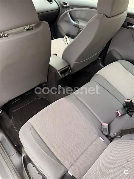 Usado Seat Altea Ecomotive 105 CV (77 kW) 2010 Gris / plata Monovolumen