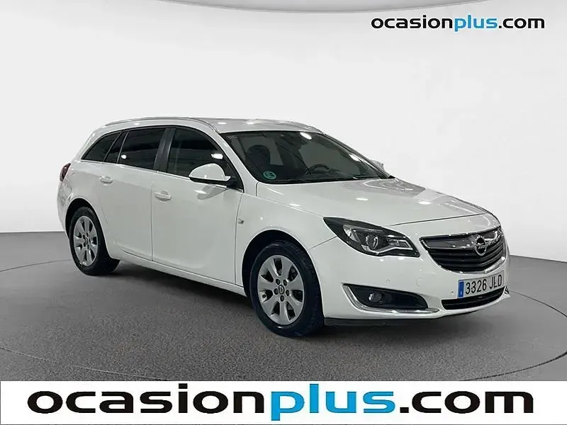 Usado Opel Insignia Selective 136 CV (100 kW) 2016 Blanco negro Familiar