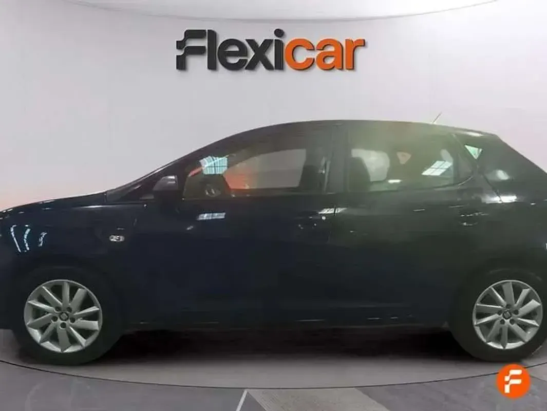 Usado Seat Ibiza Reference 75 CV (55 kW) 2016 Azul Utilitario