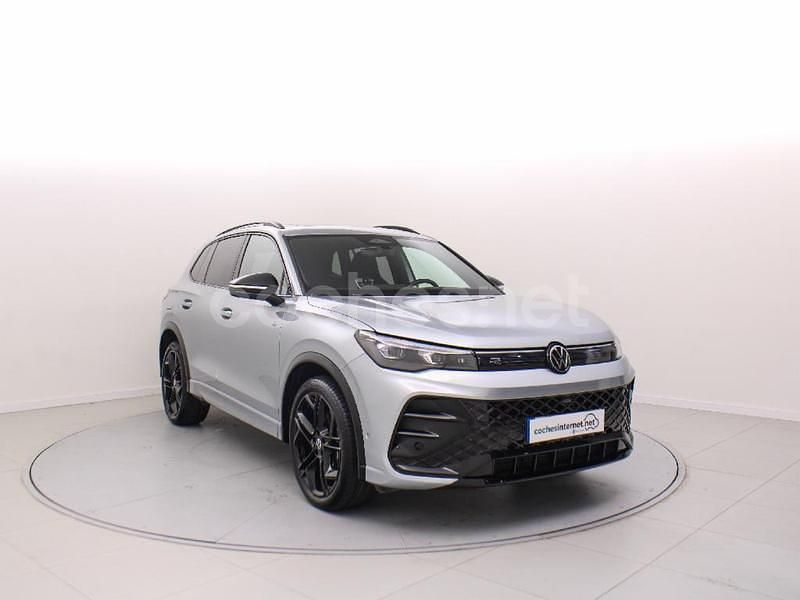 Gris / plata Usado 2024 VW Tiguan R-line SUV | 47.499 € - Imagen 1/4
