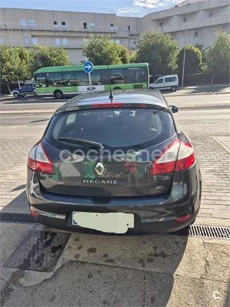 Usado Renault Mégane Authentique 90 CV (66 kW) 2012 Gris / plata Berlina