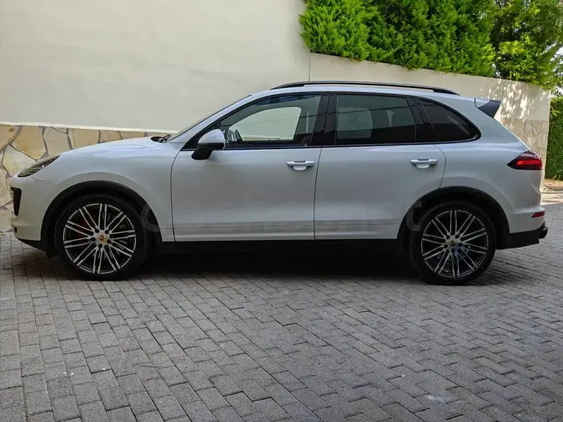 Usado Porsche Cayenne Turbo 520 CV (382 kW) 2016 Blanco SUV