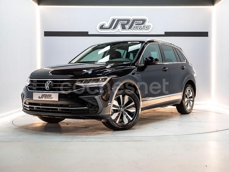 Negro Usado 2024 VW Tiguan Life SUV | 35.980 € (Buen precio) - Imagen 1/4
