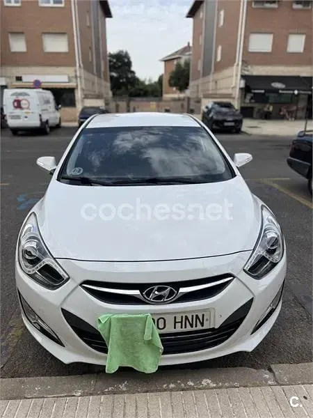 Usado Hyundai i40 136 CV (100 kW) 2013 Blanco Berlina