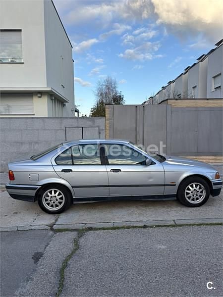 Usado BMW 318 116 CV (85 kW) 1997 Gris / plata Berlina