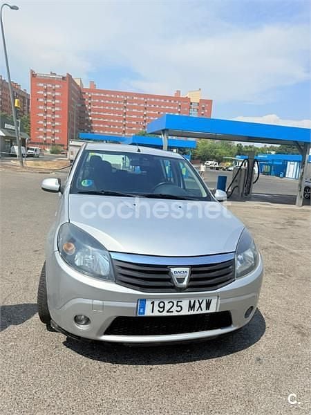 Gris / plata Usado 2010 Dacia Sandero Lauréate Utilitario | 5500 € (Precio justo) - Imagen 1/4