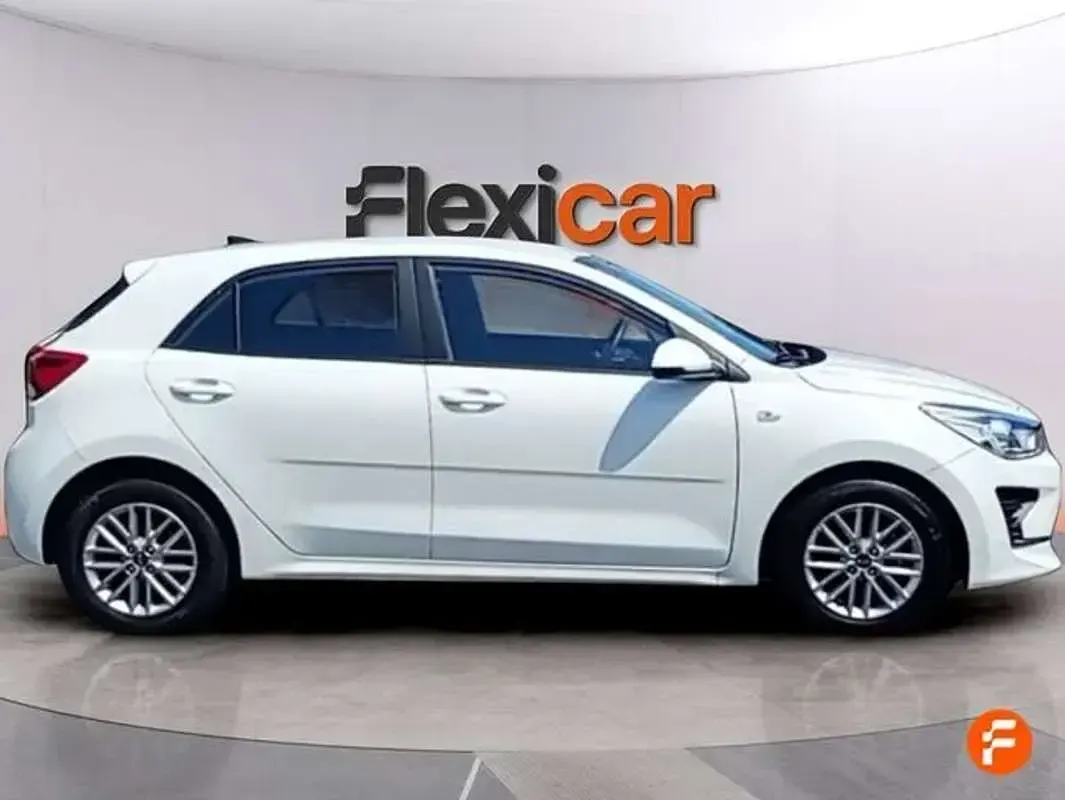 Usado Kia Rio 84 CV (61 kW) 2021 Blanco Utilitario