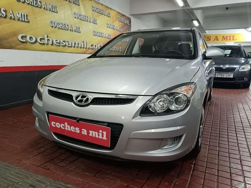 Usado Hyundai i30 Classic 109 CV (80 kW) 2010 Gris Utilitario