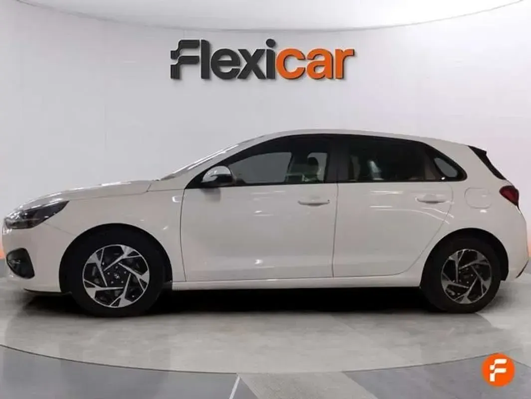 Usado Hyundai i30 120 HP (88 kW) 2024 Branco Sedan