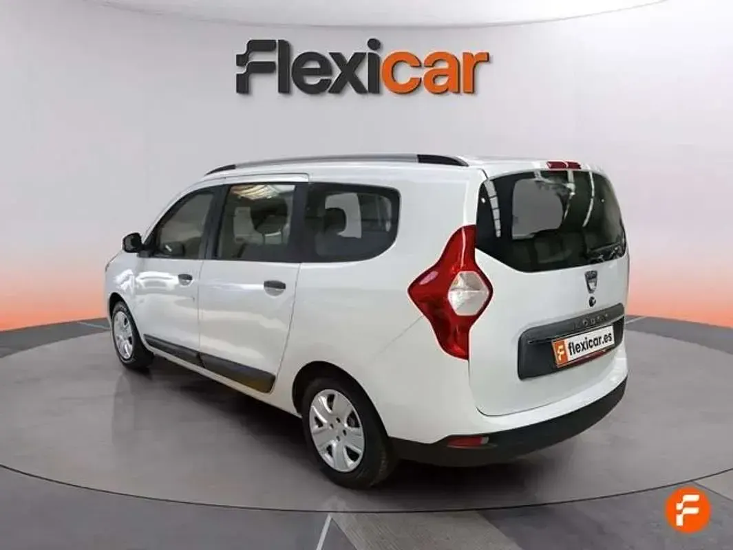 Usado Dacia Lodgy Comfort 95 CV (69 kW) 2021 Blanco Monovolumen