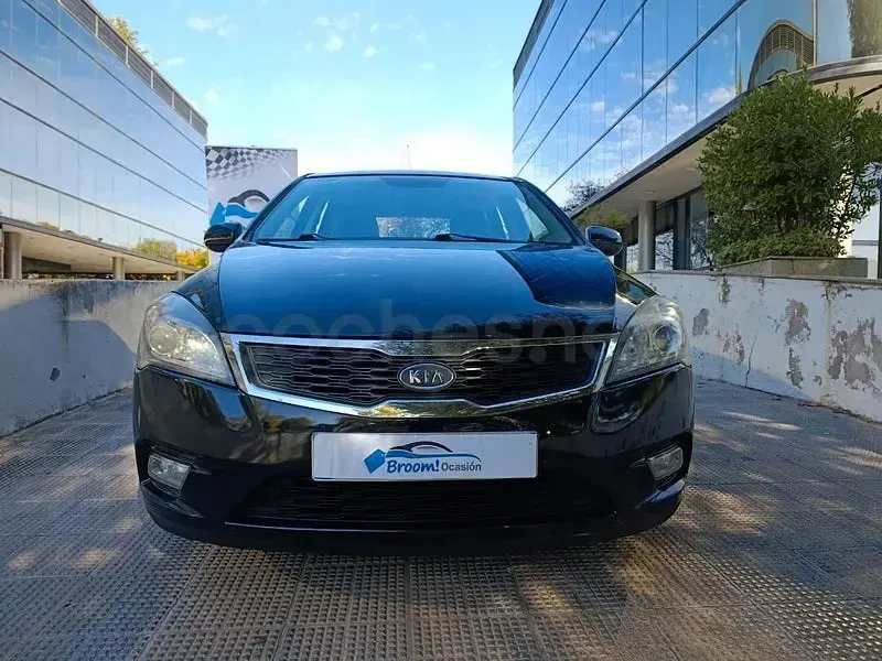 Usado Kia Ceed Active 126 CV (92 kW) 2010 Negro Utilitario