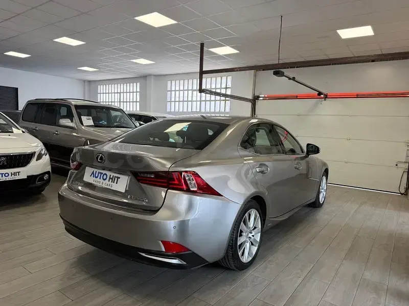 Usado Lexus IS300h 223 CV (164 kW) 2013 Gris / plata Berlina