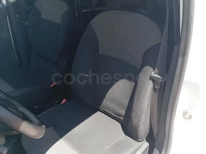 Usado Dacia Dokker Ambiance 90 CV (66 kW) 2018 Blanco Monovolumen