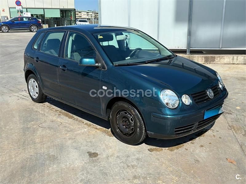 Usado VW Polo Trendline 64 CV (47 kW) 2004 Azul Utilitario
