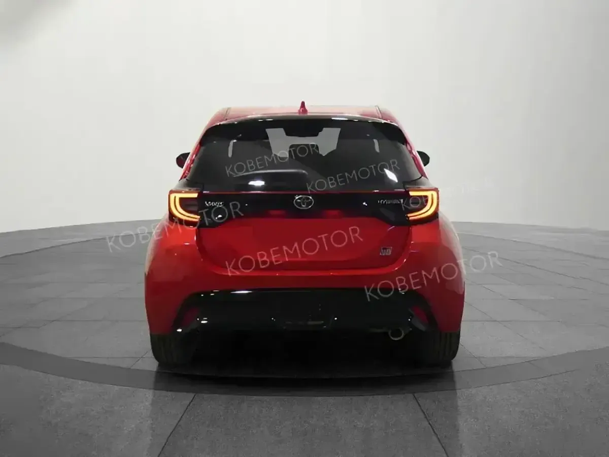 Uusi Toyota Yaris Hybrid Sport 130 HP (95 kW) 2025 Punainen