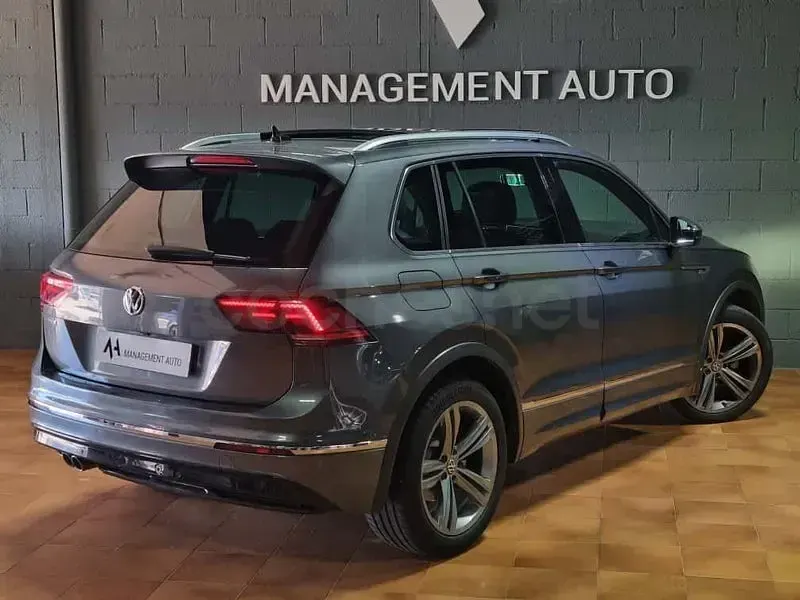 Usado VW Tiguan R-line 150 CV (110 kW) 2020 Gris / plata SUV