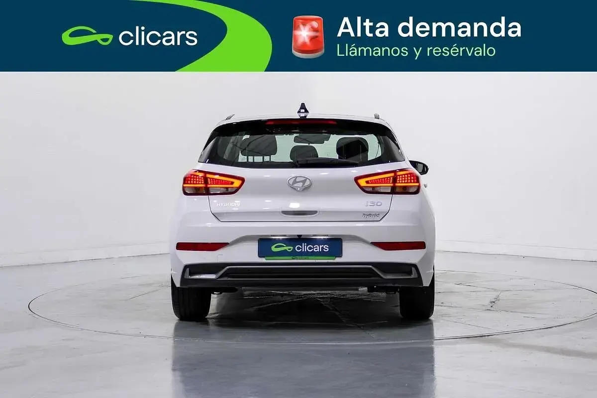 Usado Hyundai i30 101 CV (74 kW) 2024 Blanco Utilitario