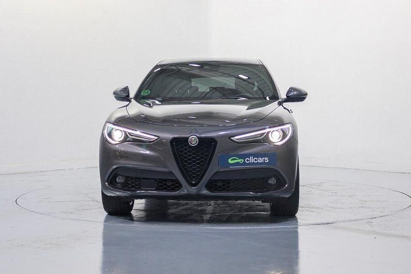 Usado Alfa Romeo Stelvio Veloce 210 CV (154 kW) 2021 Gris / plata SUV