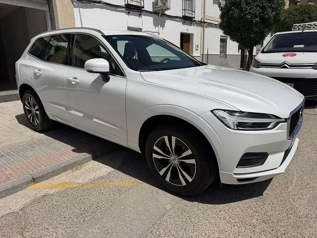 Usado Volvo XC60 Momentum 190 CV (139 kW) 2019 Blanco SUV