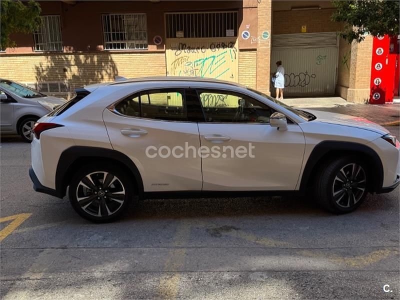 Usado Lexus UX Executive Line 184 CV (135 kW) 2019 Blanco SUV