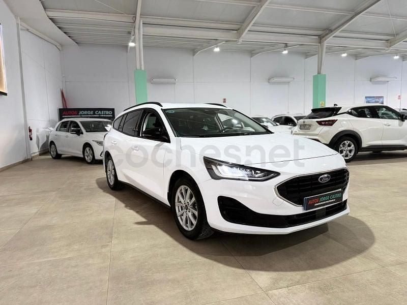 Usado Ford Focus Trend 120 CV (88 kW) 2023 Blanco Familiar