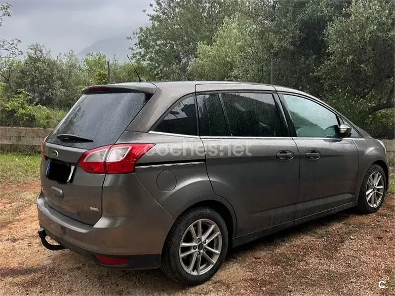 Usado Ford Grand C-Max Trend 115 CV (84 kW) 2013 Gris / plata Monovolumen