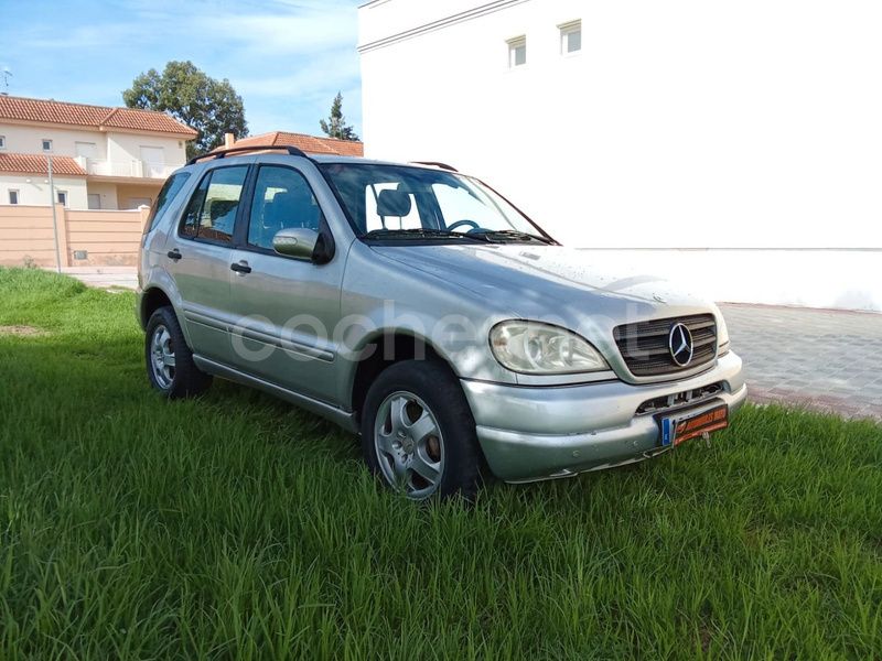 Usado Mercedes ML270 163 CV (119 kW) 2002 Gris / plata SUV