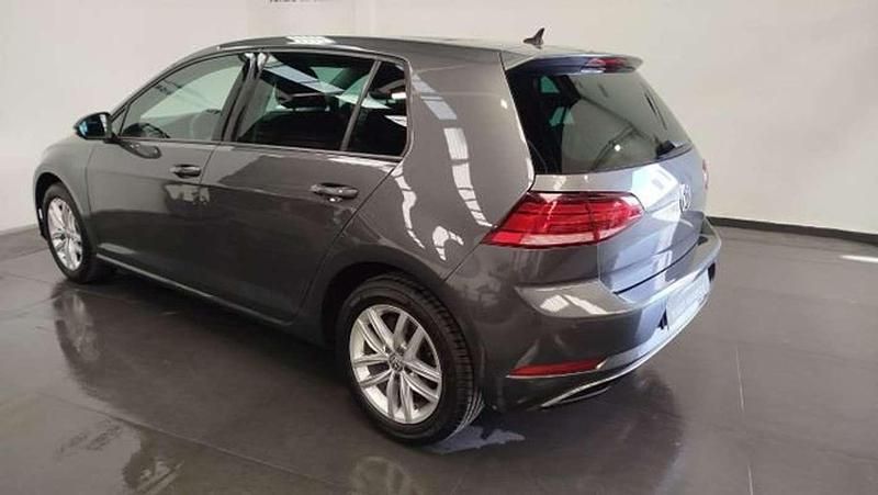 Usado VW Golf VIII Advance 110 CV (80 kW) 2020 Gris Utilitario