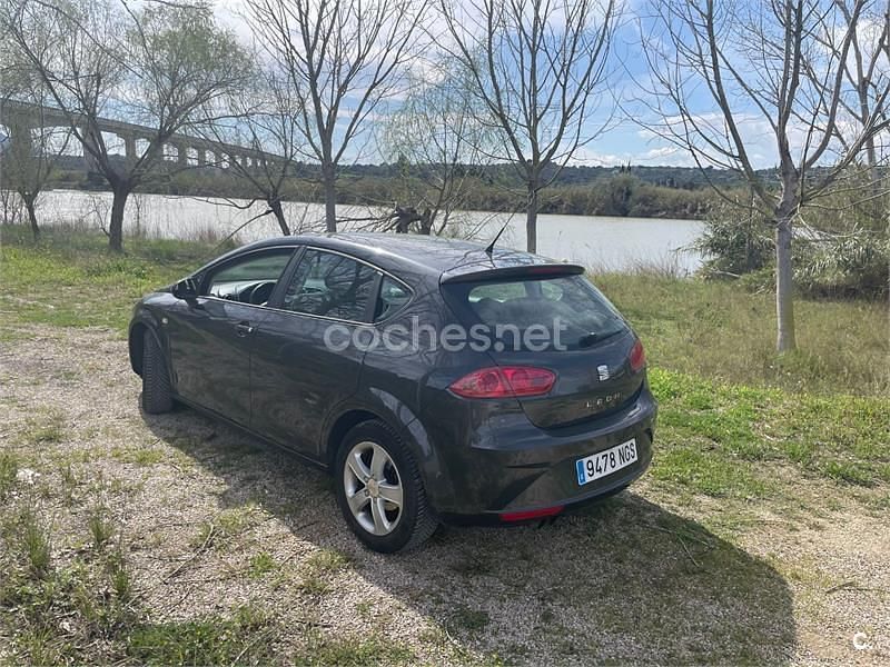 Usado Seat Leon Copa 140 CV (102 kW) 2011 Gris / plata Utilitario