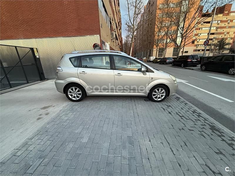 Usado Toyota Corolla Verso Sol 129 CV (94 kW) 2005 Gris / plata Monovolumen