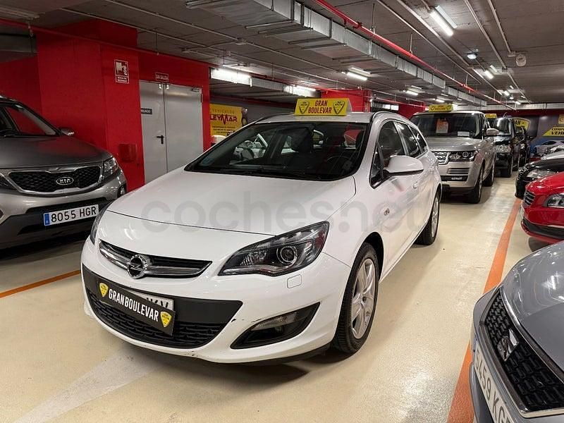 Usado Opel Astra Selective 136 CV (100 kW) 2016 Blanco Familiar