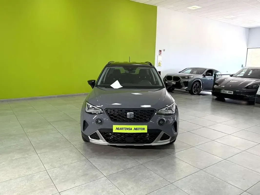 Usado Seat Arona Style 116 CV (85 kW) 2025 Gris SUV