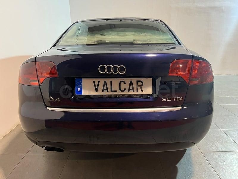 Usado Audi A4 140 CV (102 kW) 2006 Azul Berlina