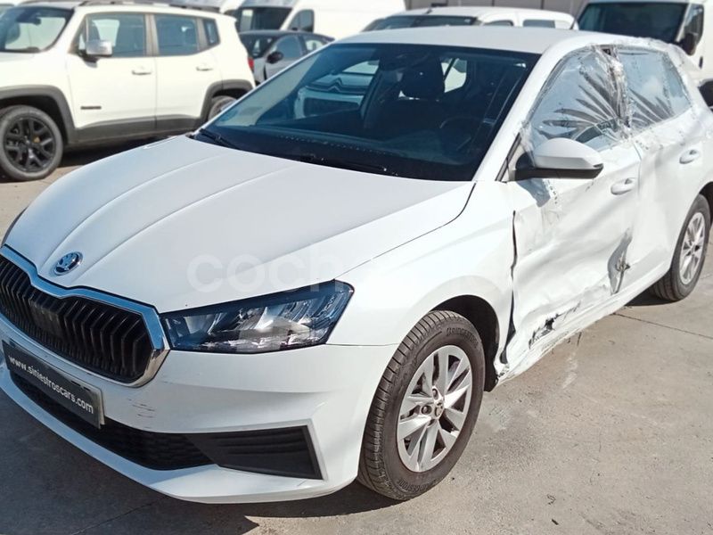 Usado Skoda Fabia Ambition 95 CV (69 kW) 2022 Blanco Utilitario