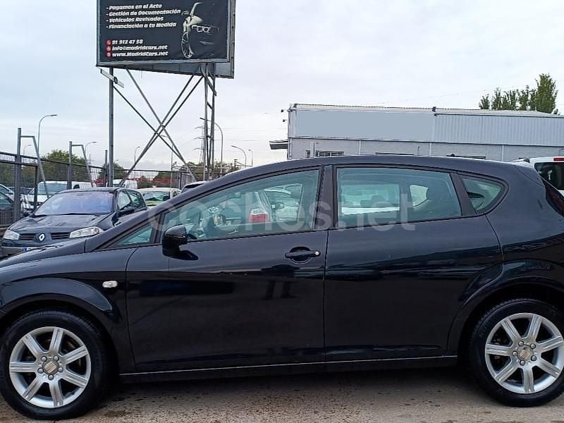 Usado Seat Leon Sport 105 CV (77 kW) 2006 Negro Berlina